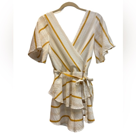 ALLISON New York Cotton blend ruffle short sleeve striped romper, small✨ - Picture 3 of 10